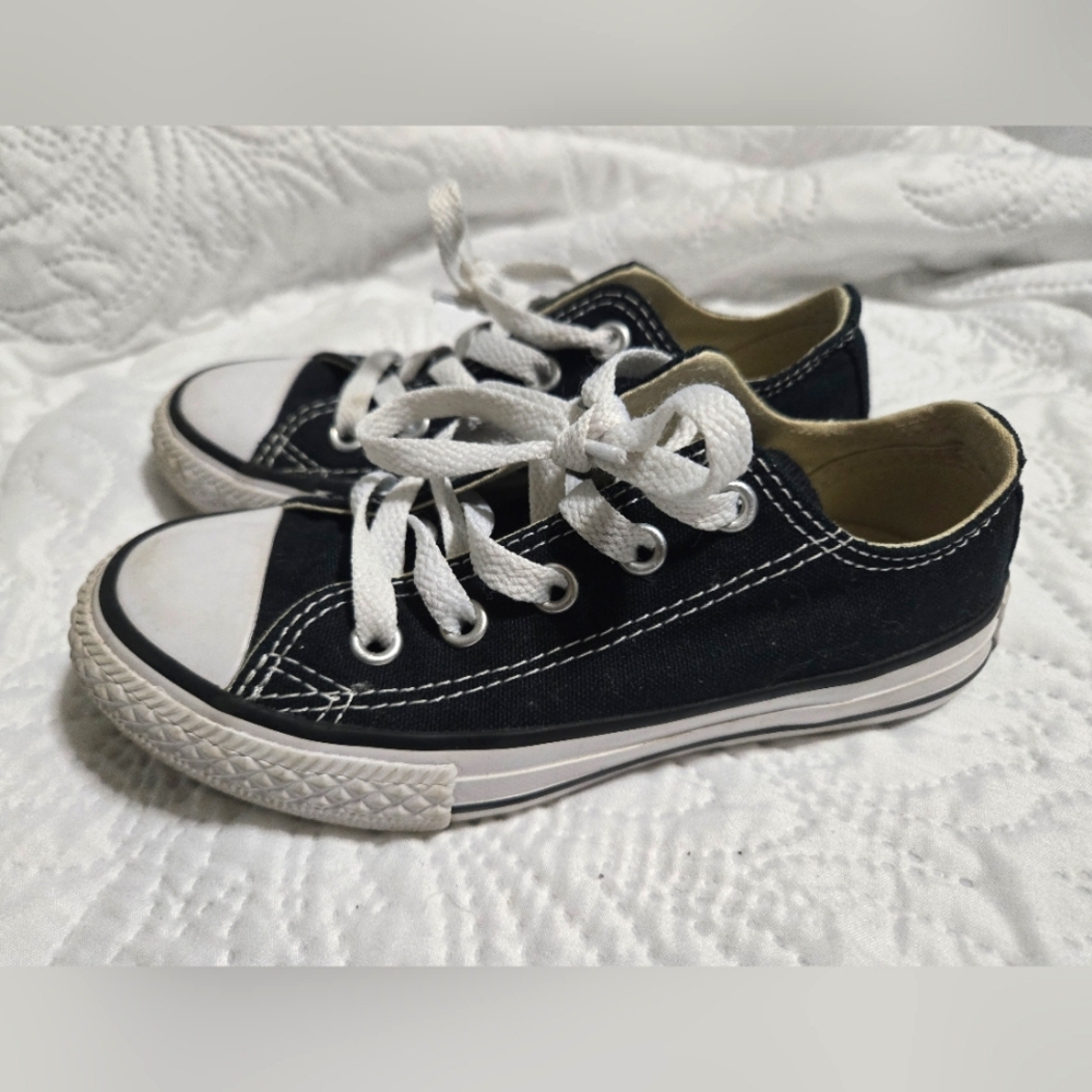 Kids size 11 Converse Allstar low tops
